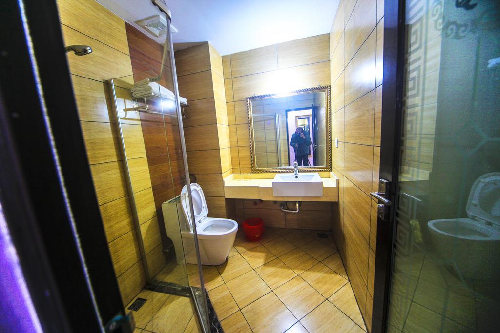 Fawlty Towers Hotel Yangshuo Δωμάτιο φωτογραφία