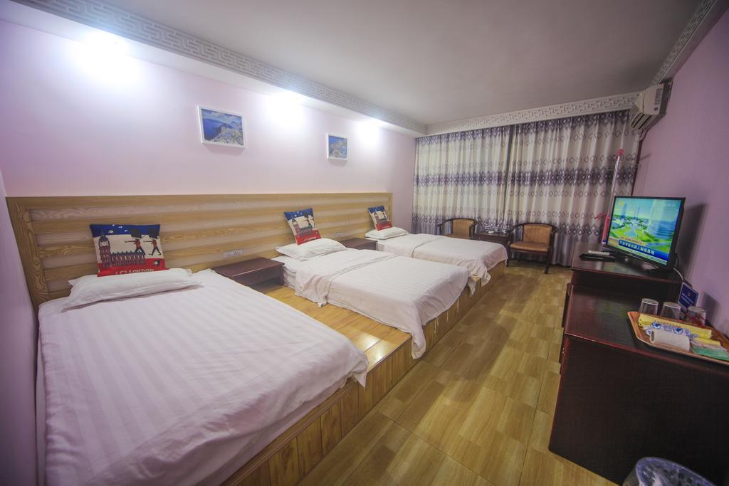 Fawlty Towers Hotel Yangshuo Δωμάτιο φωτογραφία
