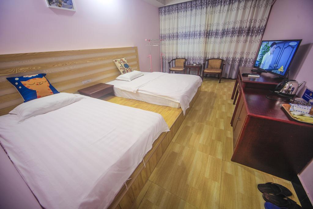 Fawlty Towers Hotel Yangshuo Δωμάτιο φωτογραφία